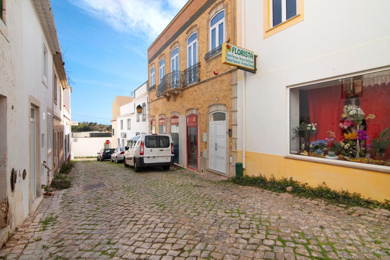 Traditional 3 Bedroom Apartment Alte Buitenkant foto