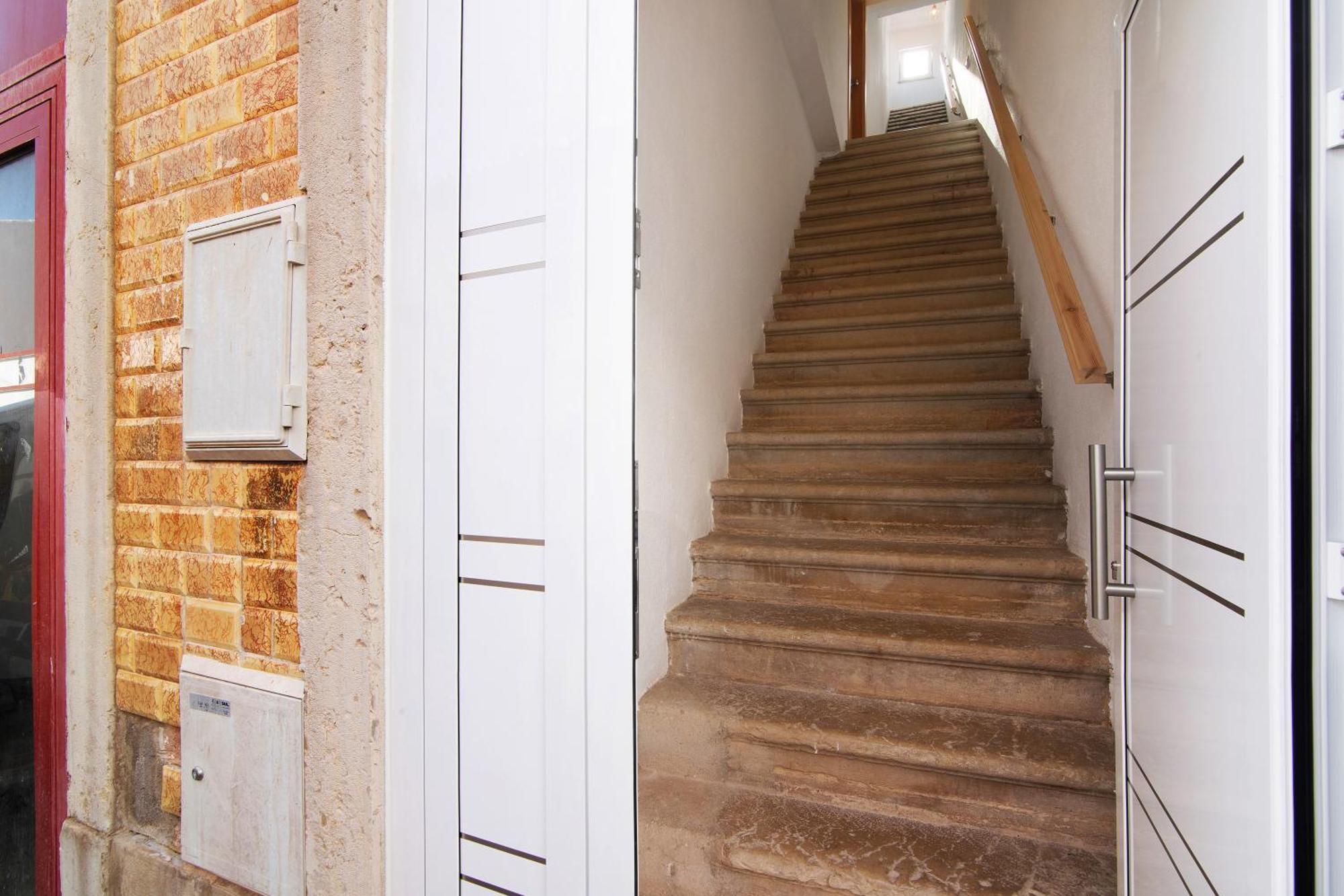 Traditional 3 Bedroom Apartment Alte Buitenkant foto