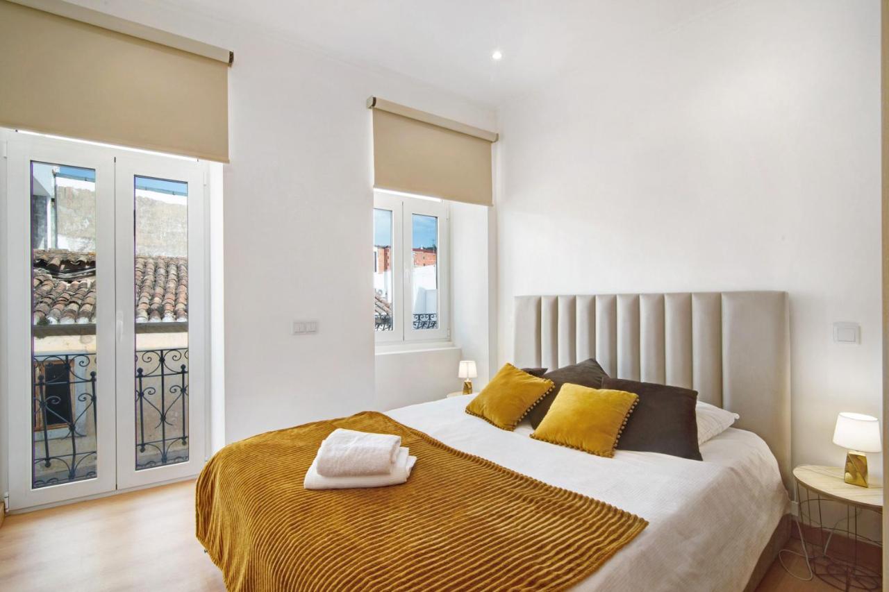 Traditional 3 Bedroom Apartment Alte Buitenkant foto