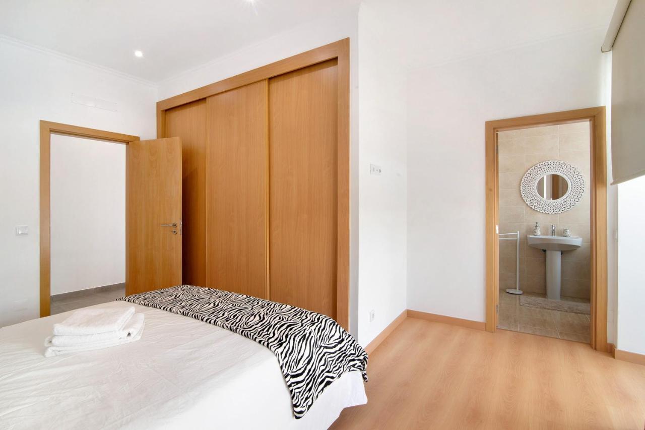 Traditional 3 Bedroom Apartment Alte Buitenkant foto